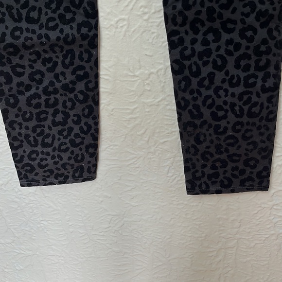 Madewell Flocked Leopard Velvet 9" Mid-Rise Skinny Jeans - Picture 6 of 10